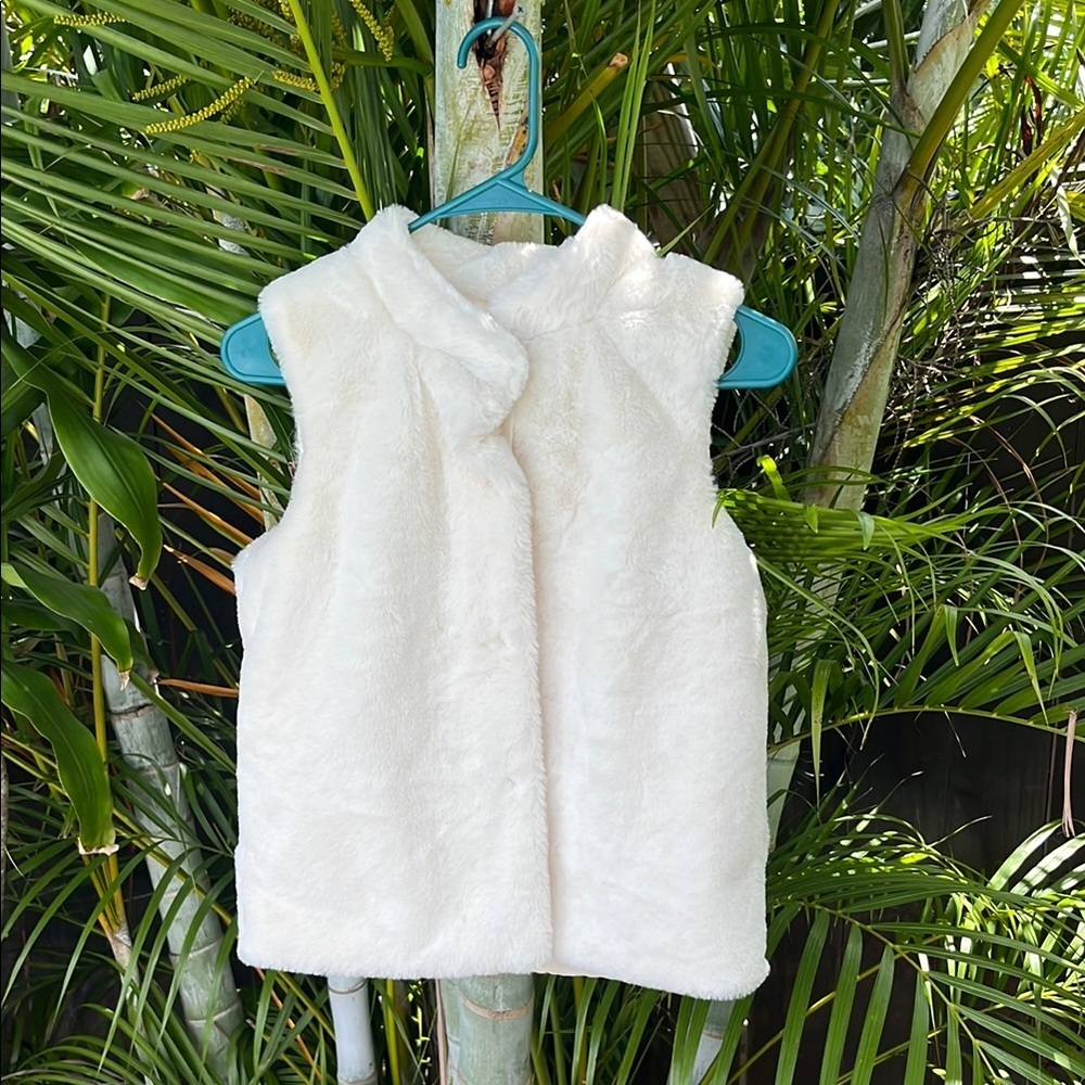 EPIC THREADS Ivory Faux Fur Girls Vest size large